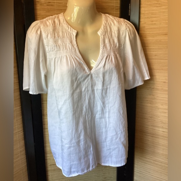 GAP Tops - 💗 GAP Smocked Blouse XS White Cotton EUC short sleeves